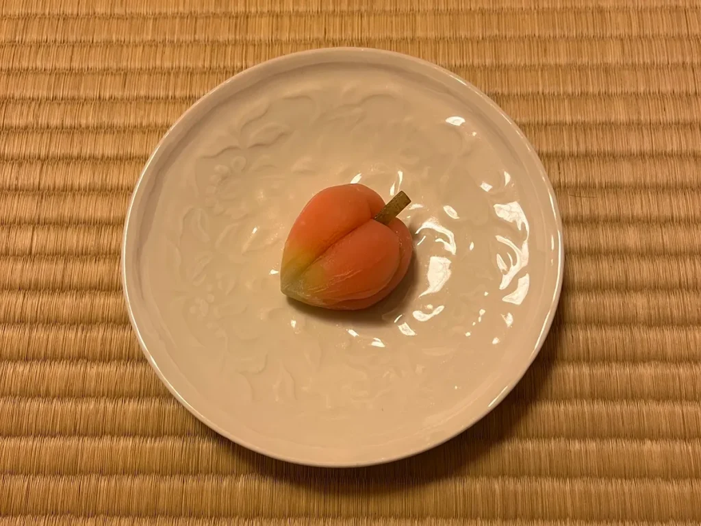 喫茶去でお出しした季節の生菓子「ほおずき」（鶴屋吉信）