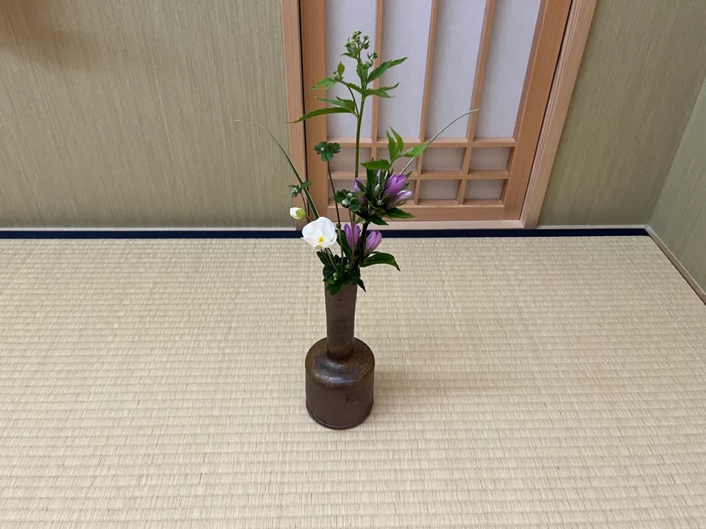 喫茶去で飾った初秋の茶花